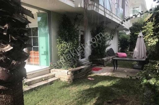 Güzeloba'da Lüks Sitede Bahçe Kullanımlı 2 + 1 Eşyalı Daire