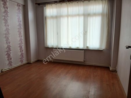 Pendik Çarşıda Satılık 3+1 Daire.