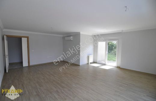Pyramıd'den Vadişehir 1.etap Bahçe Kullanımlı (215m2)lüx 4+1