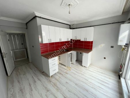 Merkezi Konumda Ara Kat Güney Cephe Kombili 2+1 Temiz Daire