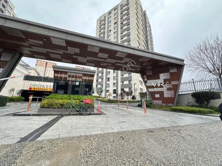 Beylikdüzü Vira İstanbul Sitesinde 1+1 Balkonlu Kiralık Daire