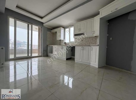 Rönesans Emlak'tan Tramvay'a Çok Yakın Geniş Kiralık 3+1