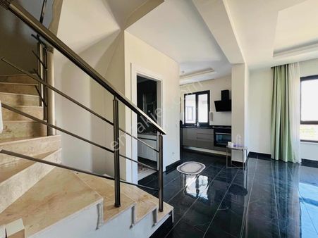 Mahmutlarda Tekinoğlu Sıtesinde Eşyali Satılık 2+1 Dubleks Daire