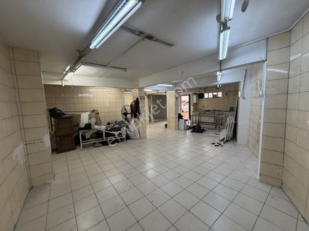 Şeref Emlaktan Cuma Pazarı Yakını Düz Giriş Köşe Başı Dükkan