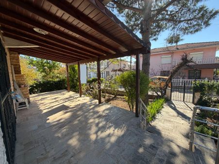 Balıkesir Ayvalık Camlık Ta Satılık Mustakil Villa.