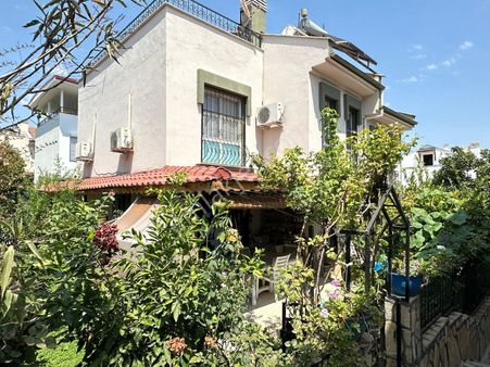 Kuşadası Kadınlar Denizi Plaja 1km 4+1 Tribleks Satılık Villa