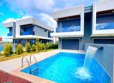 Davutlarda Özel Havuzlu Akıllı Ev Sistemli Sıfır Villa