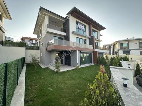 Edremit Yenicami'de Satılık Ultralüks Tripleks Villa