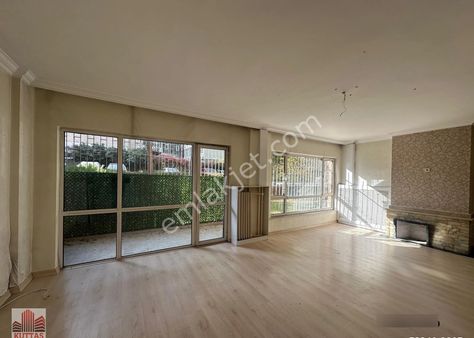 Kuttaş'tan Bahçelide 4+1 7.cadde Üzerinde Y Giriş 150 M2 İçi Bakımlı Metro Yanı