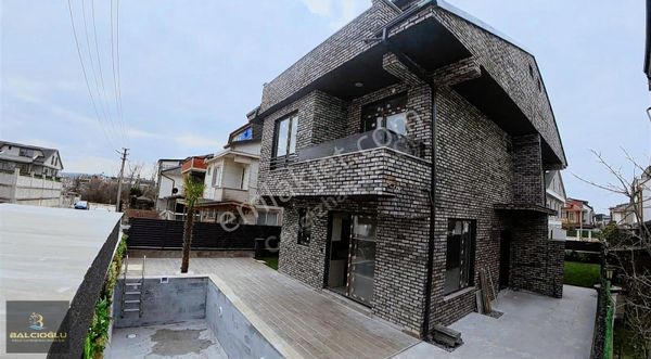 Balcıoğlundan Kocaali Yalıda Denize 50 M Havuzlu Triplex Villa