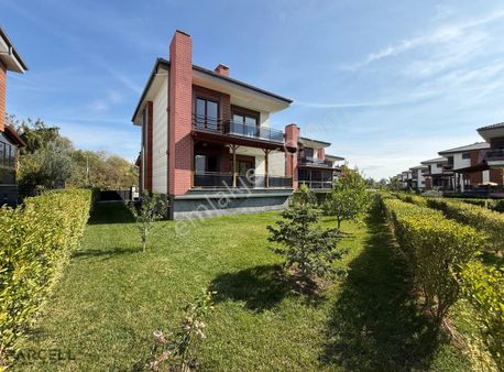 Fener Mah. Havuzlu Sitede Bahçeli Kiralık 3+1 Dubleks Villa