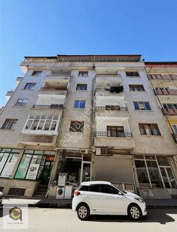 Çeçen Emlak'tan Semercilikte Yenilenmiş Satılık 3+1 Daire