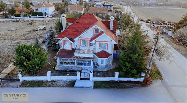 Gölbaşında Satılık Geniş Bahçeli Villa