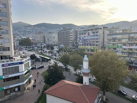 Re/max Advantage'dan Metronun Dibinde Fomara Manzaralı Ofis