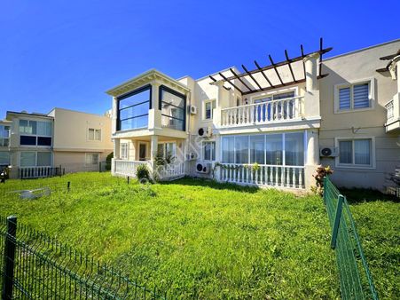 Fırsat Fiyata, Bodrum Adabükü Plajlı Sitede Büyük Bahçeli Daire