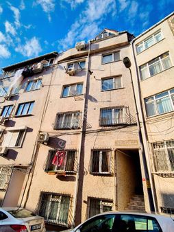 Dikilitaşta Meydana Parka Yakın Boş Ara Kat 2+1 Satılık Daire