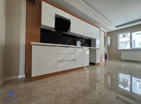 Ｐｕｓｕｌａ'ｄａｎcadde Üzeri Ful Yapılı Giyinme Odalı 3+1 Kiralık Daire