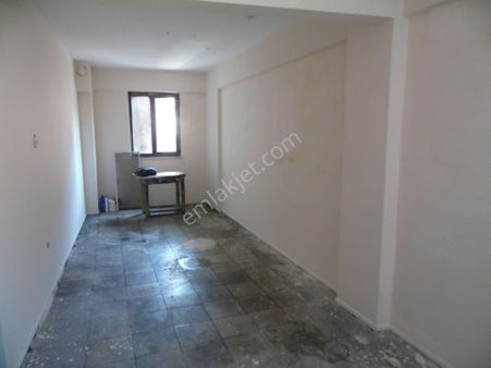 Konak Kemeraltı Kar İşhanında Kiralık 1+0 Büro/ofis
