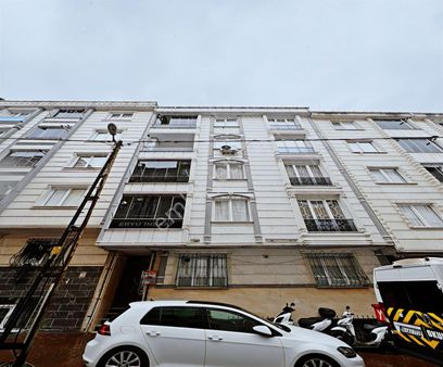 Aka Yapı'dan Geniş Balkonlu Satılık Ara Kat 2+1 Daire