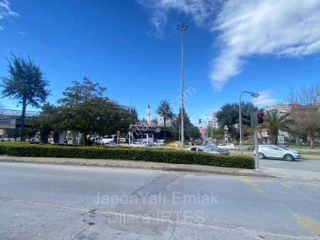 Halide Edip Adıvar Caddesinde Dörtyol Kavşağında 160 M2 Kiralık Dükkan