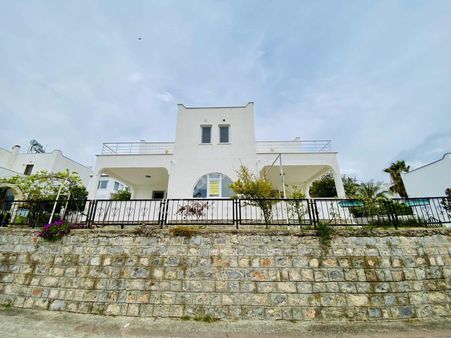 Dalaman Eska Sitesinde Deniz Manzaralı Kiralık 4+1 Villa