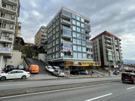 İzmir Konak Zafertepe Mahallesi Cadde Üzeri Geniş 2+1 Daire!