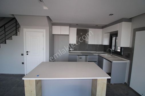Didim Efeler'de Ultra Lüx Havuzlu Sitede Kiralık 3+1 Villa Fırsatı