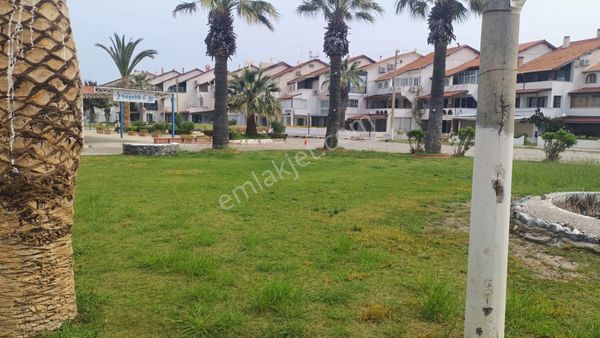 Çeşme Boyalık'ta Denize Sıfır Site İçinde Sezonluk Kiralık Daire