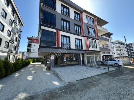 Cumhuriyet Mahallesinde Kurumsal Kiralık Dükkan