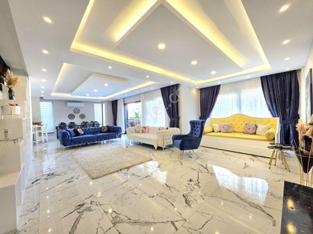 Fethiye Çiftlik Mahallesinde 10+1 490m2 Havuzlu Bahçeli Villa