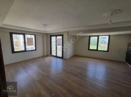 Mumcularda 100 M2 Kiralık Orta Kat Daire