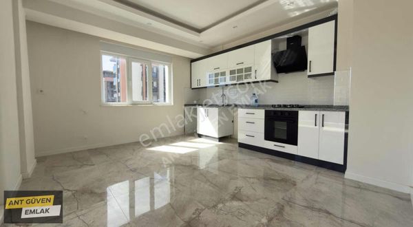 Yeniköy'de Atatürk Ve Kırkgöz Caddesine Yakın 2+1 Kiralık Daire