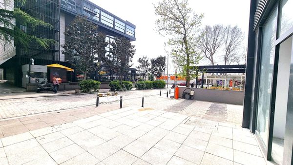 Caddebostan İskele Sk Üzeri Migros Tarafı 40 M2 Ön Kullanımlı