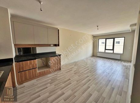 Yeşilova'da Bulvar Üstünde Satılık Ara Kat 2+1 Daire