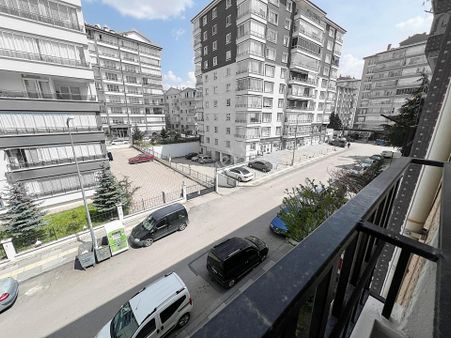 Kaletepede Erol Kaya Cadde Yakını 2.kat İskanlı Köktapu Geniş3+1