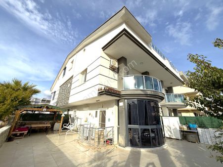 Didim Efeler'de Mini Carrefour Arkası Köşebaşı 3+1 Havuzlu Villa