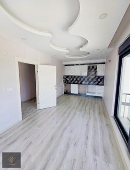 Cumhuriyet Mahallesinde Satılık Ara Kat 2+1 Daire