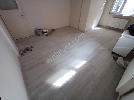Ankadan Libadiye Caddesine 1 Dakika İçi Yenilenmiş 2+1 Daire