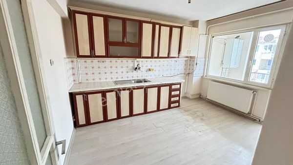 Şükrüpaşa İlkokulu Yanında 2 Balkonlu 3+1 Kiralık Daire