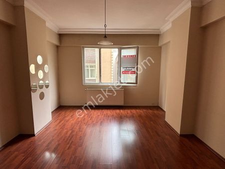 Çamlı Sokak Kiralık 2+1