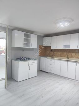Ümraniye Cemil Meriç Mahallesi Çayırönü Caddesi 2.kat 2+1