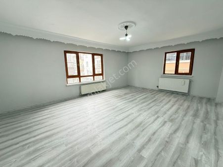 Mamak - Başak Mahallesinde Merkezi Konumlu Kat Konumunda Full Yapılı 3+1 Satılık Daire !!!