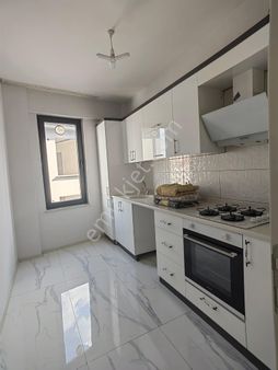 Akçay Emlak'tan Akşehir Meydan Mahallesi Çarşı Merkezde Sıfır Kiralık 2+0 Daire