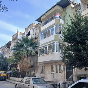 Buca Vali Rahmi Bey Mahallesinde Satılık 2+1 Daire