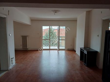 Aşağı Ayrancı Platin Sokakta Kombili Otoparklı Katta Manzaralı 3+1 Kiralık Daire Eids Onaylı