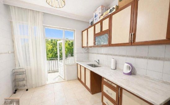 Kiralık İşyeri Metinkasapoğlu Cad Üzerinde 2nci Kat,yola Cepheli Daire