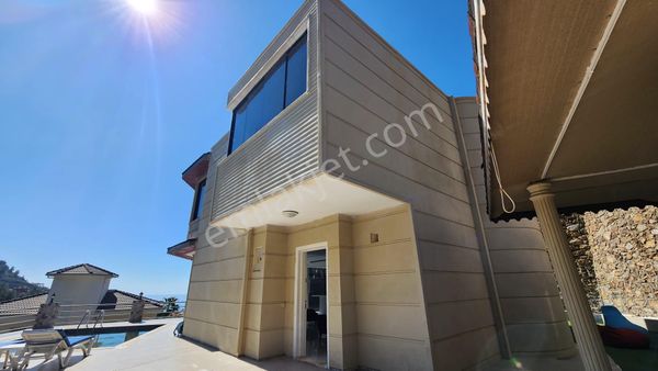Alanya Tepede 4+1 İki Katlı Ozel Sauna 330 M2 Satılık Villa