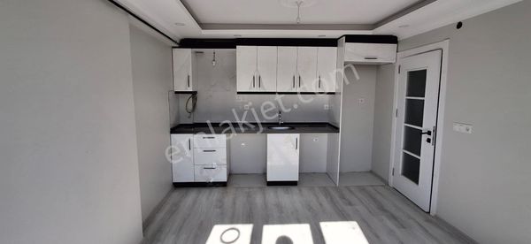 Re/max’tan Mahmutbey Cad. Satılık 1+1 Sıfır Aydınlık Ara Kat