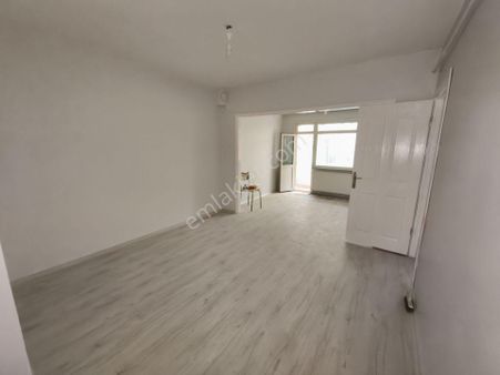 Eyüp Nişancı A.şerefbey 2+1 , Düz Giriş , Krediye Uygun , Bakımlı , Bahçeli Daire