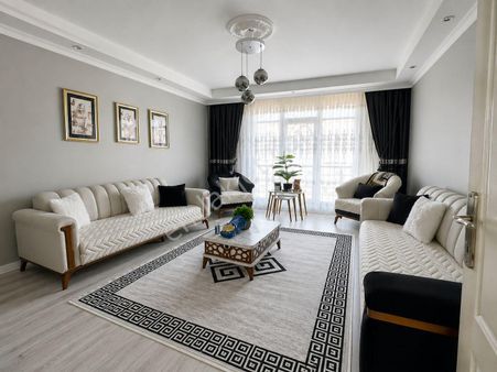 Üçevlerde Ferah 2+1 120 M² 4. Kat Avantajlı Satılık Daire